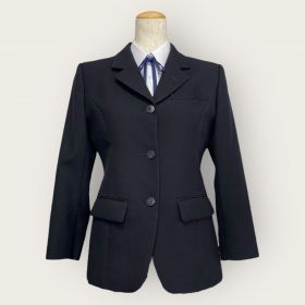 ★写真のブラウス・リボンは別 レンタルになります。